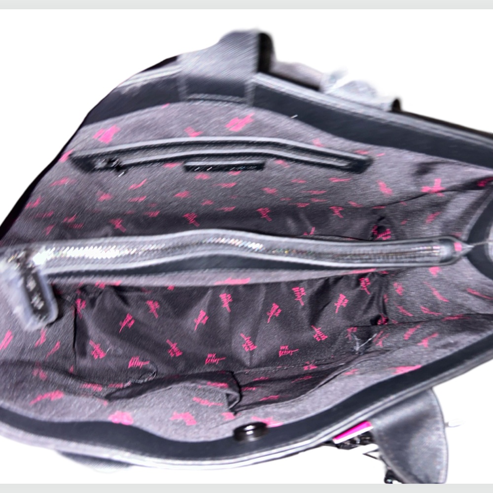 BETSEY JOHNSON XL BLACK SUGAR SKULL & HEARTS DOUBLE HANDLE/CHAIN STRAPS TOTE NWT - Picture 6 of 15